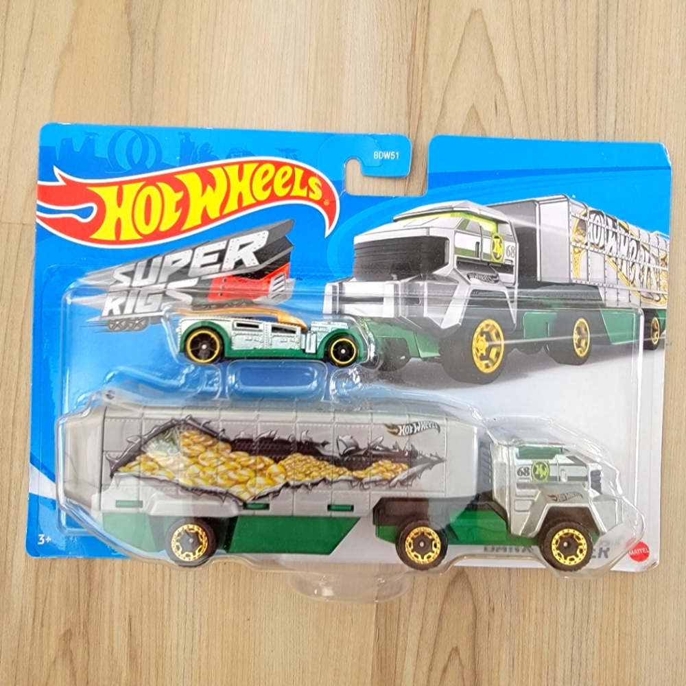 Hot Wheels 1/64 Super Rigs Bank Roller Metal Diecast vehicle with coin holder